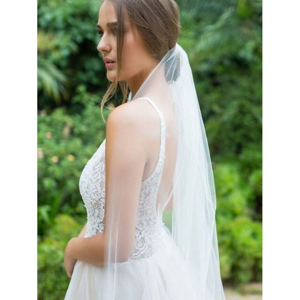 Brides & Hairpins Cristina Simple Veil Cathedral Ivory Single Tier Tulle, 106" - Picture 5 of 11